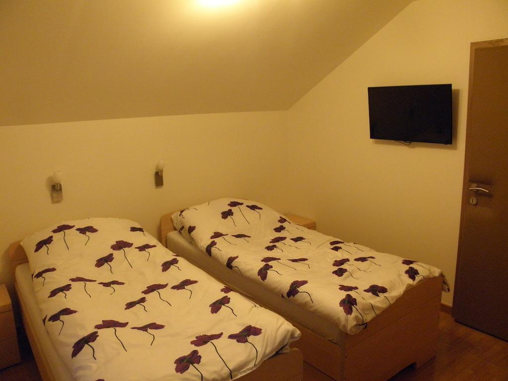 Hotel And Restaurant Ana Hrib-Loski Potok Room photo